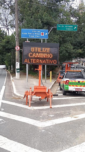 Painel de Mensagem Variável Conheça os benefícios em casos de obra ou acidentes